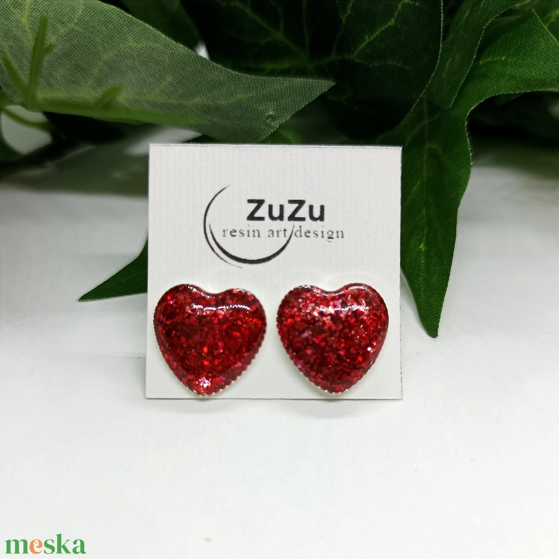 Csillogó piros színű szivecske műgyanta pötty fülbevaló  - ékszer - fülbevaló - pötty fülbevaló - Meska.hu
