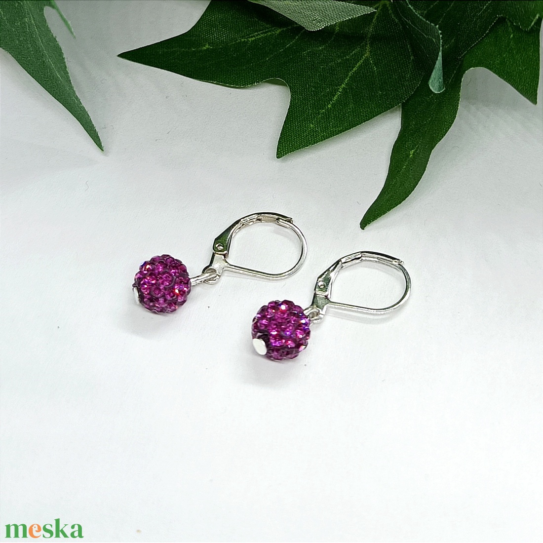 Magenta színű csillogó shamballa gyöngyös lógós fülbevaló - ékszer - fülbevaló - lógó fülbevaló - Meska.hu Magenta színű csillogó shamballa gyöngyös lógós fülbevaló - ékszer - fülbevaló - lógó fülbevaló - Meska.hu