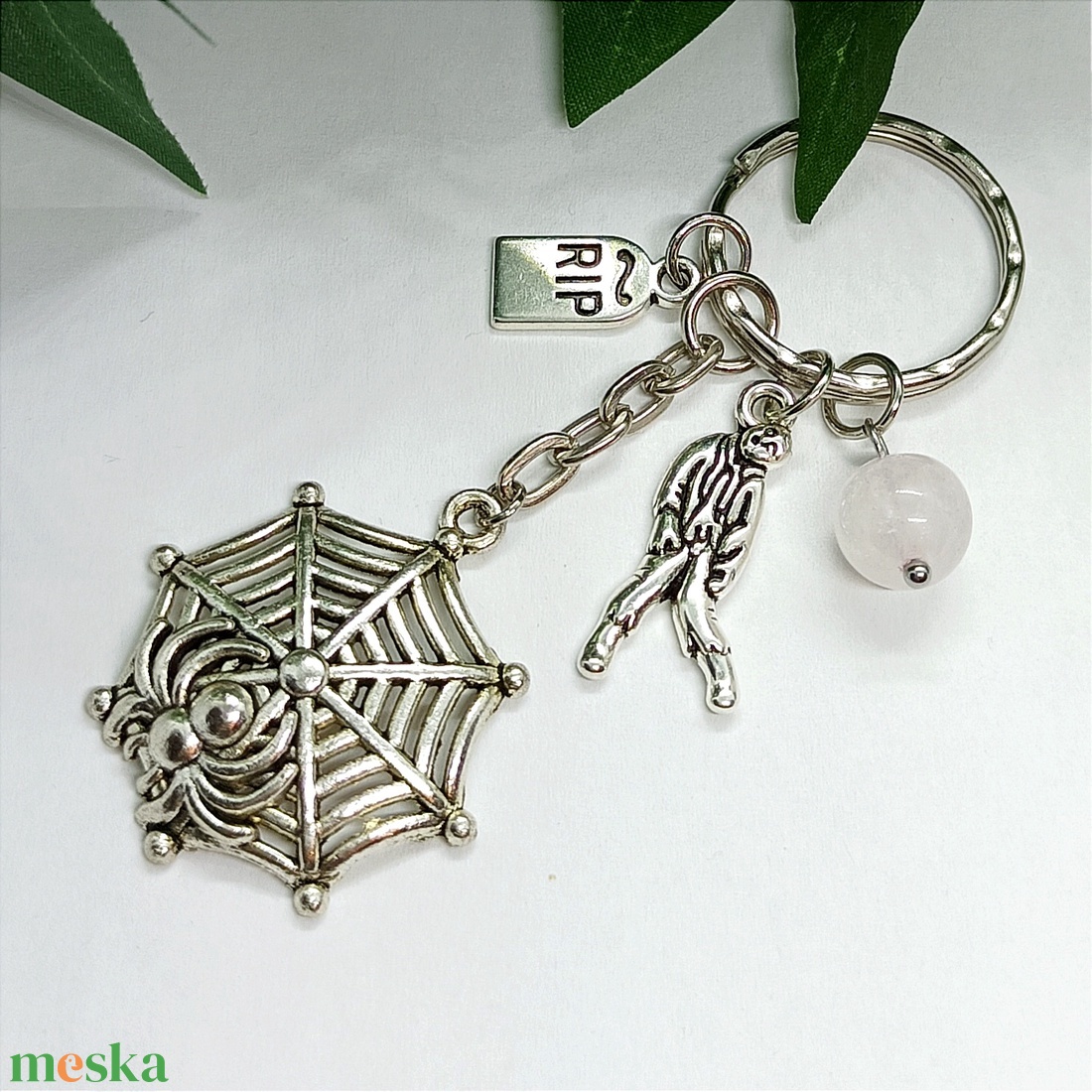 Ezüst színű Halloween kulcstartó - otthon & életmód - dekoráció - halloween - halloweeni figurák - Meska.hu Ezüst színű Halloween kulcstartó - otthon & életmód - dekoráció - halloween - halloweeni figurák - Meska.hu