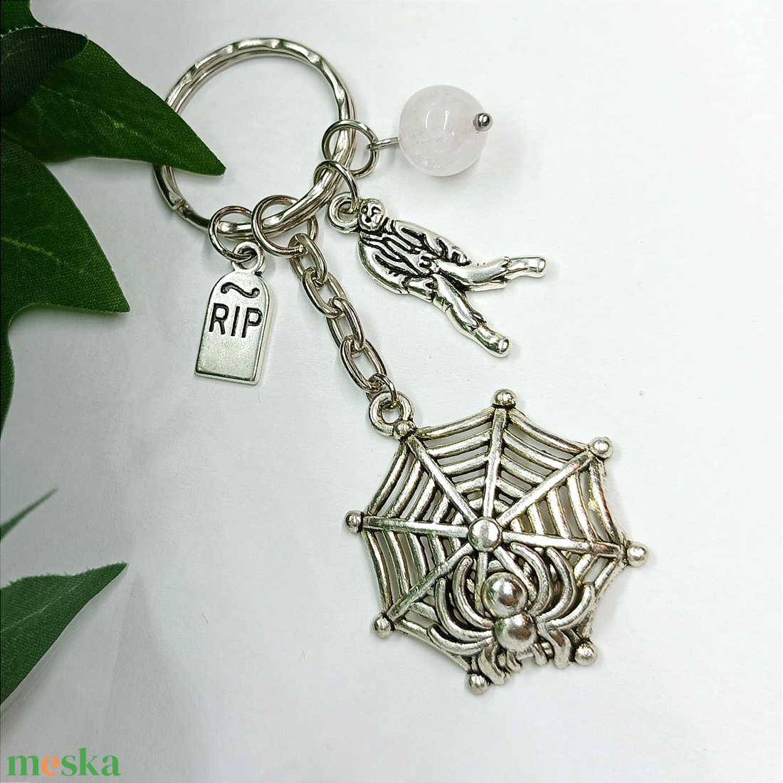 Ezüst színű Halloween kulcstartó - otthon & életmód - dekoráció - halloween - halloweeni figurák - Meska.hu Ezüst színű Halloween kulcstartó - otthon & életmód - dekoráció - halloween - halloweeni figurák - Meska.hu