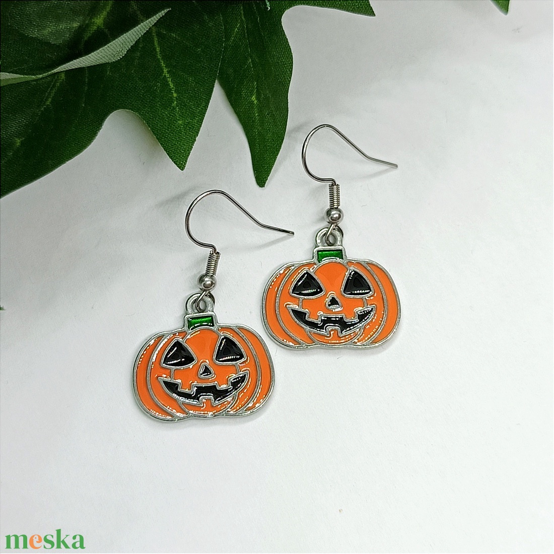 Narancssárga Halloween tök medálos, lógós fülbevaló - otthon & életmód - dekoráció - halloween - halloweeni ékszerek - Meska.hu Narancssárga Halloween tök medálos, lógós fülbevaló - otthon & életmód - dekoráció - halloween - halloweeni ékszerek - Meska.hu