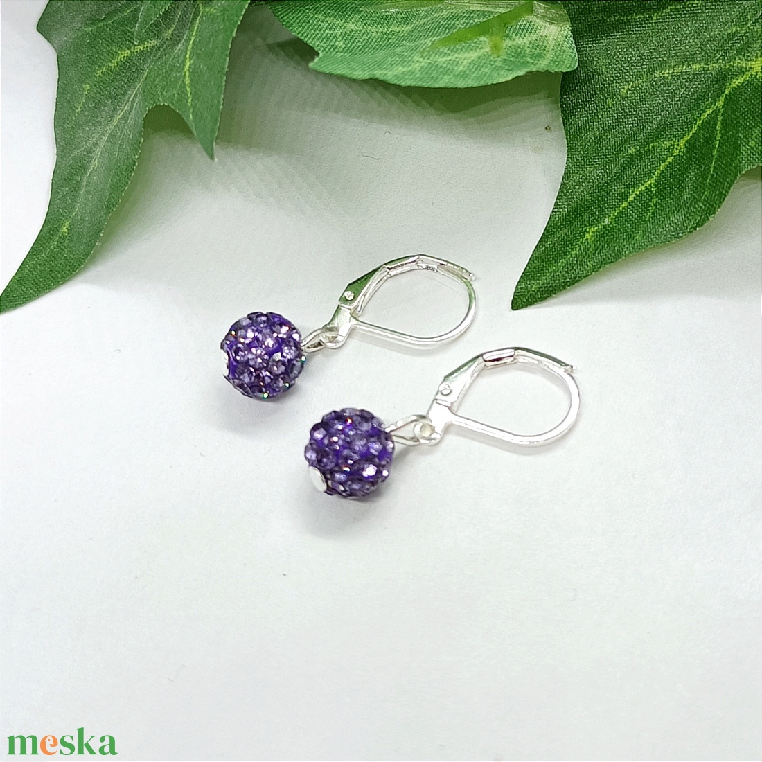 Lila csillogó shamballa gyöngyös lógós fülbevaló - ékszer - fülbevaló - lógó fülbevaló - Meska.hu Lila csillogó shamballa gyöngyös lógós fülbevaló - ékszer - fülbevaló - lógó fülbevaló - Meska.hu