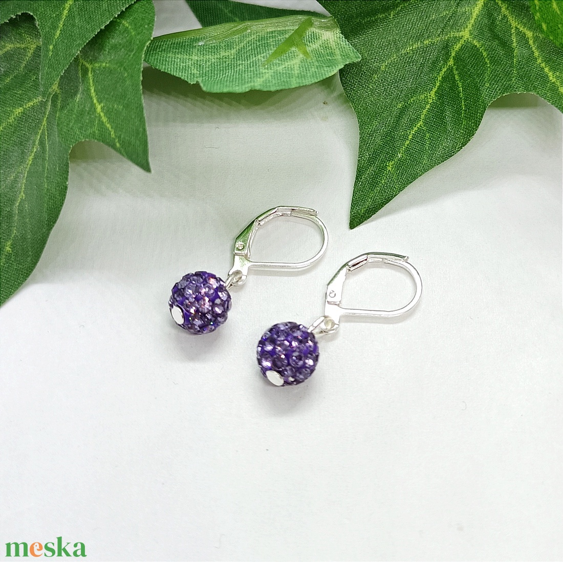 Lila csillogó shamballa gyöngyös lógós fülbevaló - ékszer - fülbevaló - lógó fülbevaló - Meska.hu Lila csillogó shamballa gyöngyös lógós fülbevaló - ékszer - fülbevaló - lógó fülbevaló - Meska.hu