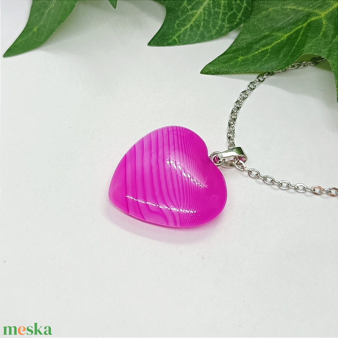 Rózsaszín jáde ásvány medálos nyaklánc - ékszer - nyaklánc - medálos nyaklánc - Meska.hu