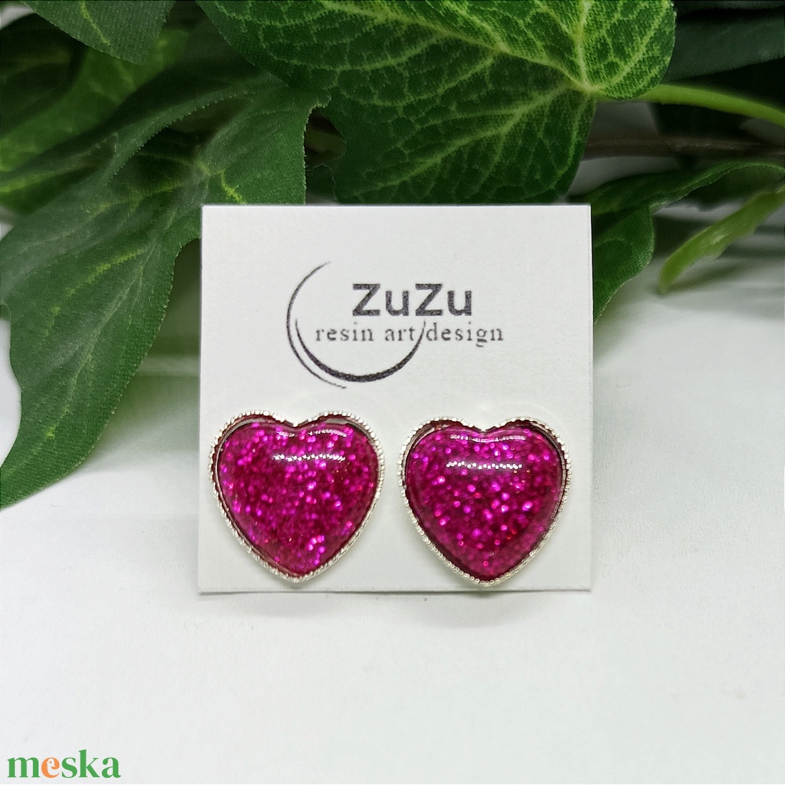 Csillogó magenta szív alakú műgyanta pötty fülbevaló - ékszer - fülbevaló - pötty fülbevaló - Meska.hu Csillogó magenta szív alakú műgyanta pötty fülbevaló - ékszer - fülbevaló - pötty fülbevaló - Meska.hu