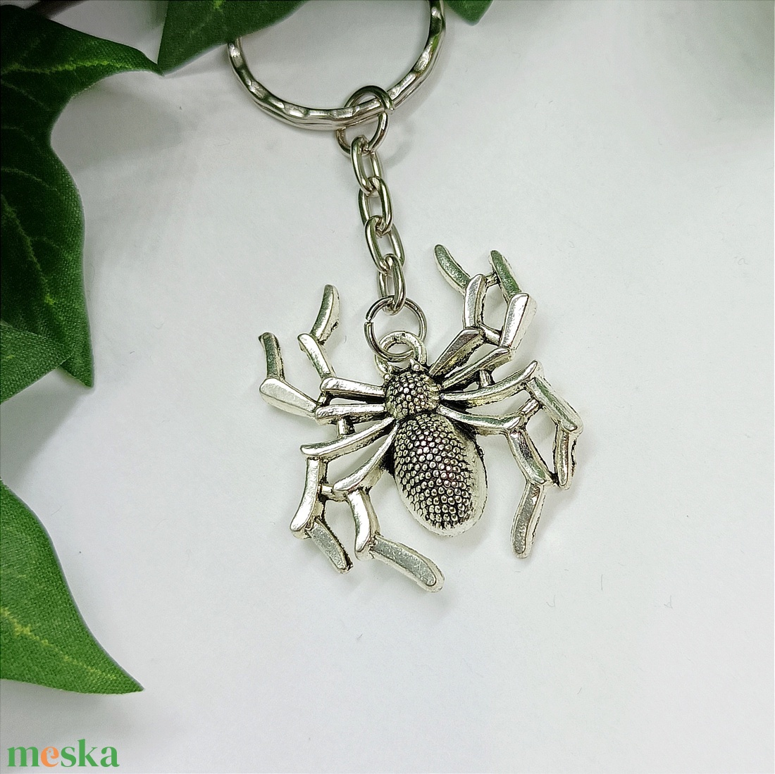 Ezüst színű pók medálos Halloween kulcstartó - otthon & életmód - dekoráció - halloween - halloweeni figurák - Meska.hu Ezüst színű pók medálos Halloween kulcstartó - otthon & életmód - dekoráció - halloween - halloweeni figurák - Meska.hu