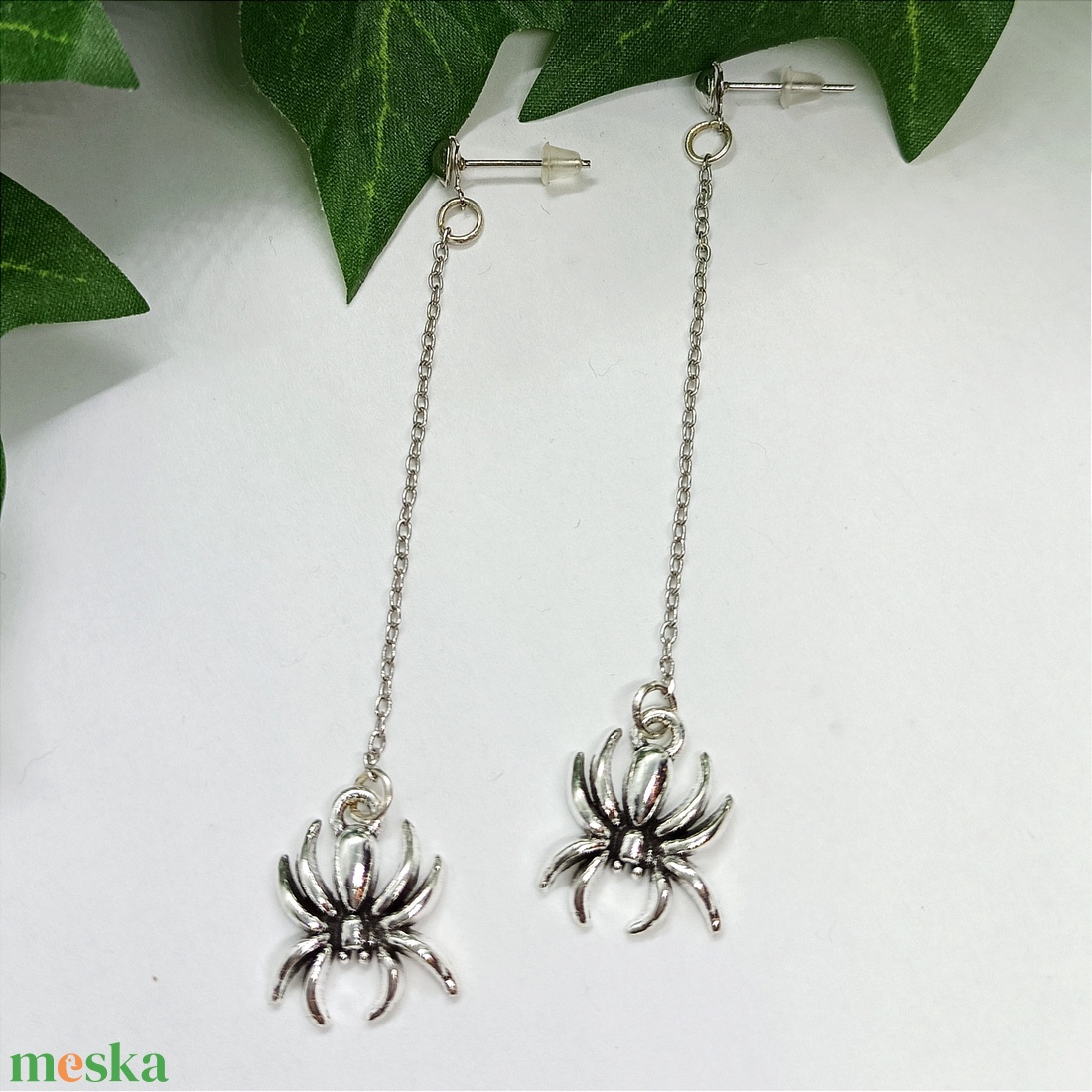 Ezüst színű Halloween pók medálos beszúrós fülbevaló - otthon & életmód - dekoráció - halloween - halloweeni ékszerek - Meska.hu Ezüst színű Halloween pók medálos beszúrós fülbevaló - otthon & életmód - dekoráció - halloween - halloweeni ékszerek - Meska.hu