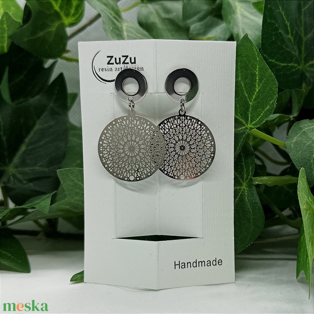 Ezüst színű kaleidoszkóp medálos, beszúrós lógós fülbevaló - ékszer - fülbevaló - lógó fülbevaló - Meska.hu Ezüst színű kaleidoszkóp medálos, beszúrós lógós fülbevaló - ékszer - fülbevaló - lógó fülbevaló - Meska.hu