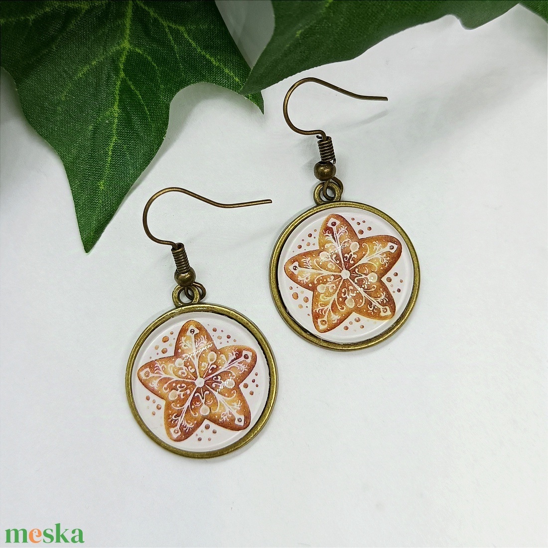 Mézeskalács mintás üveglencse medálos lógós fülbevaló  - karácsony - karácsonyi ruházat - karácsonyi ruha kiegészítők - Meska.hu