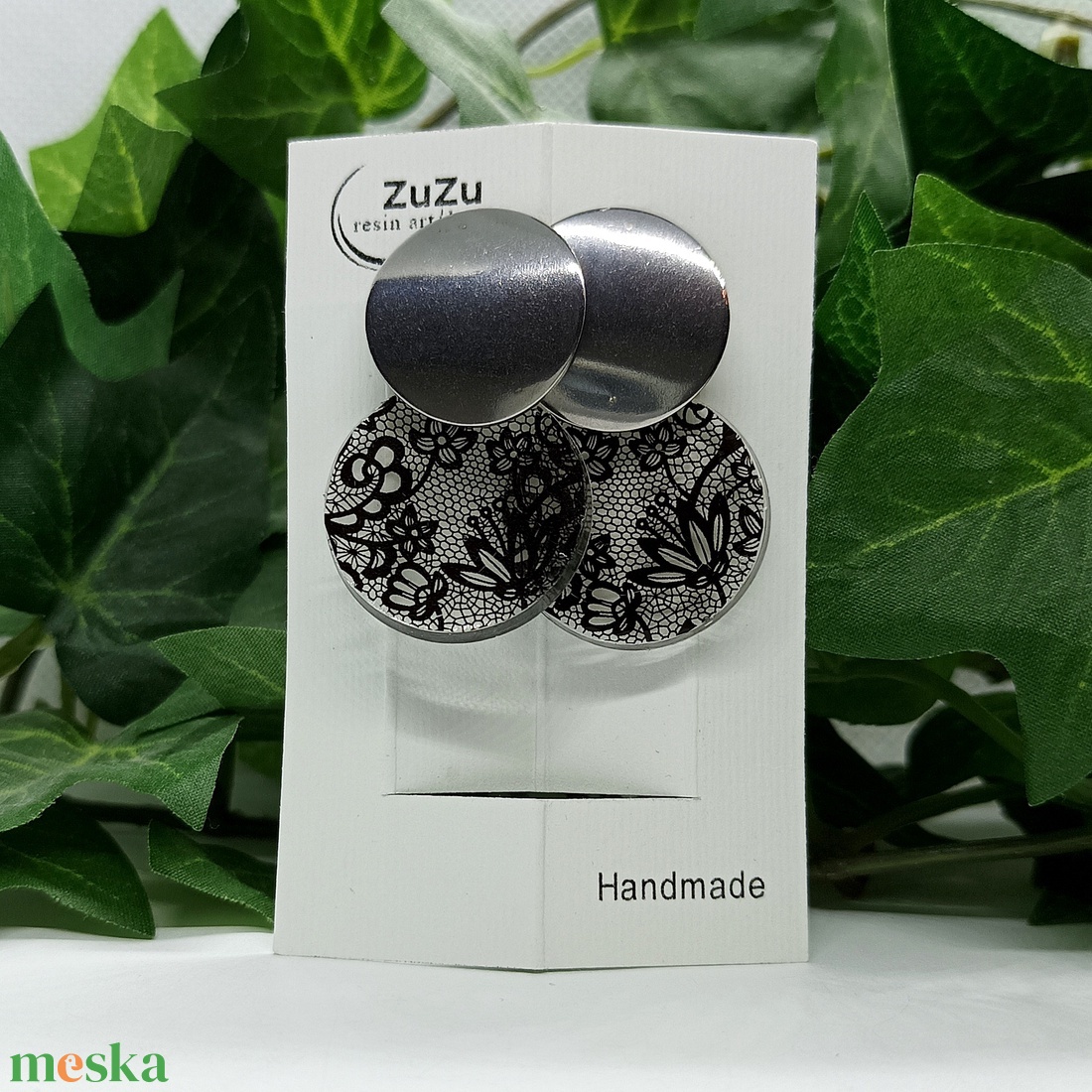 Fekete csipke mintás medálos nemesacél beszúrós fülbevaló  - ékszer - fülbevaló - lógó fülbevaló - Meska.hu