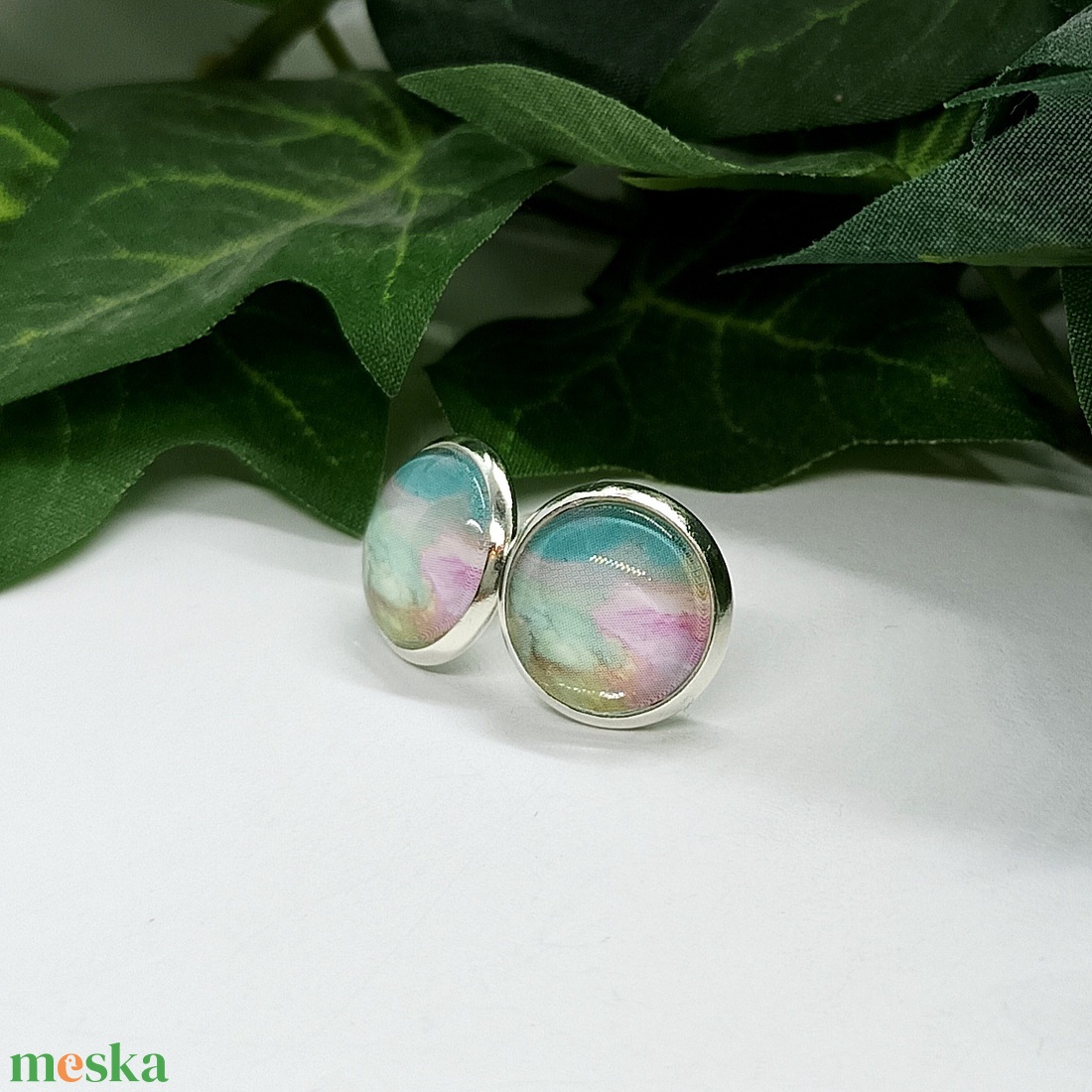 Türkiz és rózsaszínű márvány mintás pötty fülbevaló - ékszer - fülbevaló - pötty fülbevaló - Meska.hu