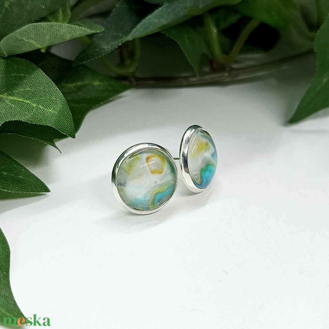 Kék és zöld színű márvány mintás pötty fülbevaló - ékszer - fülbevaló - pötty fülbevaló - Meska.hu