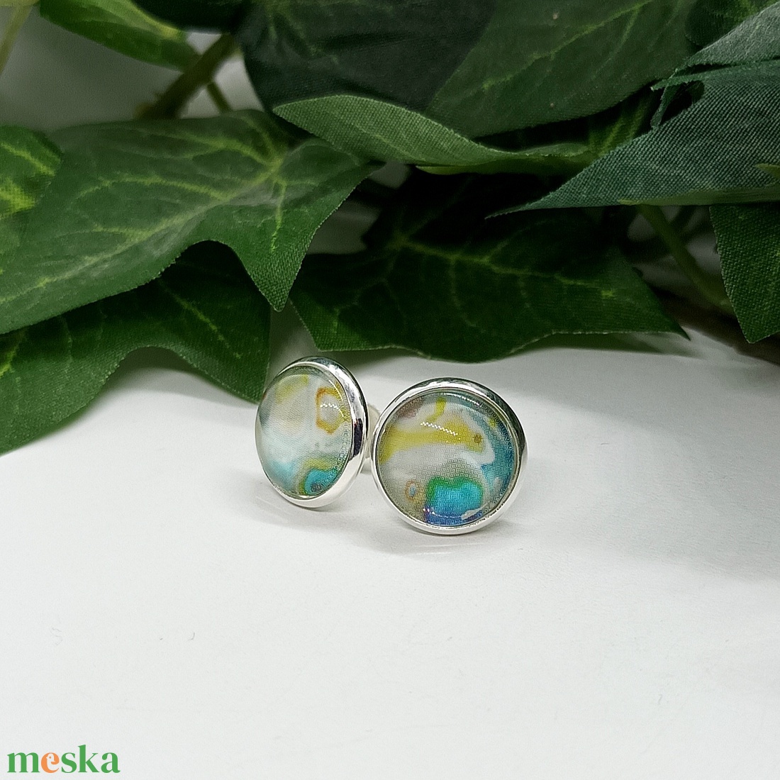 Kék és zöld színű márvány mintás pötty fülbevaló - ékszer - fülbevaló - pötty fülbevaló - Meska.hu