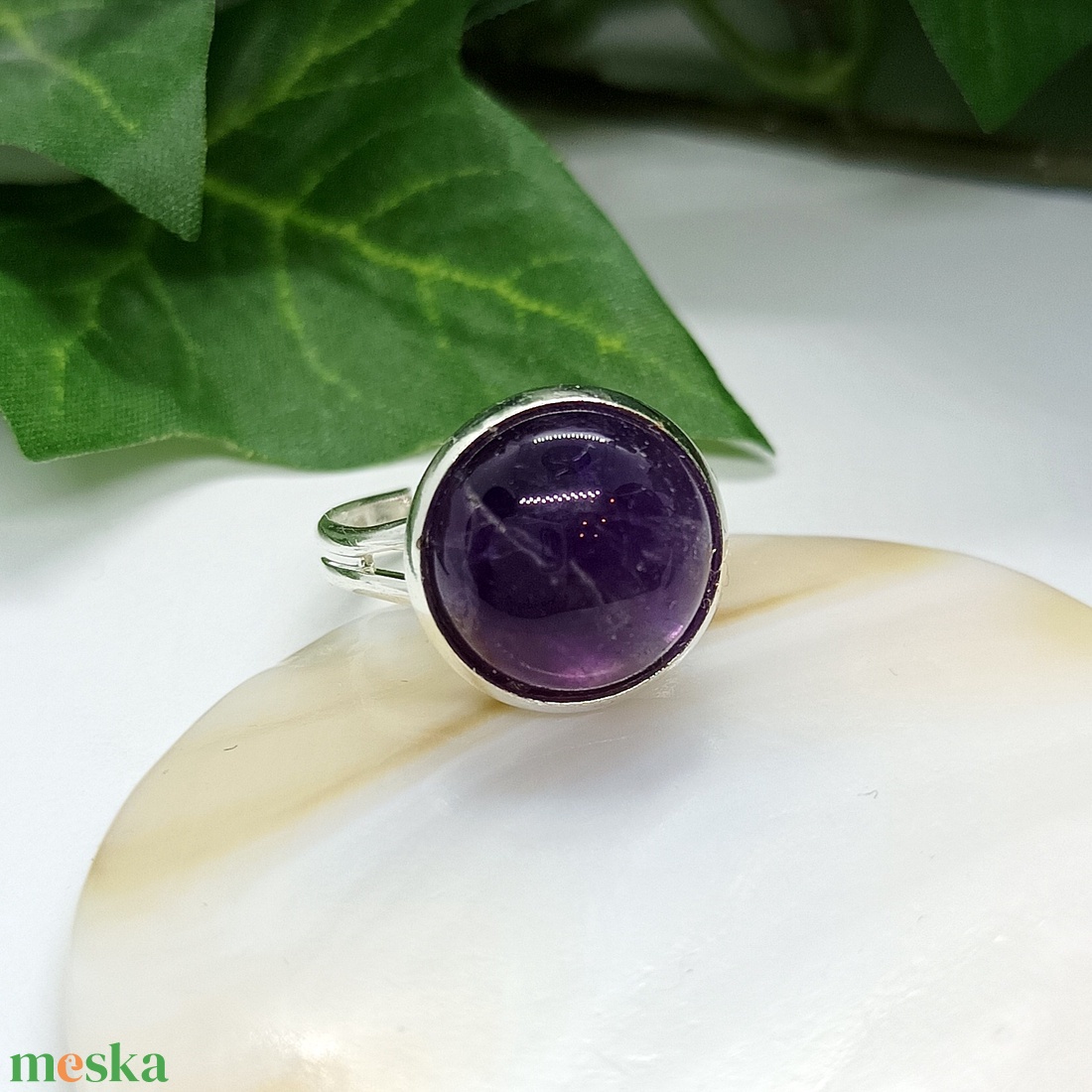 Ametiszt ásvány kaboson gyűrű  - ékszer - gyűrű - statement gyűrű - Meska.hu