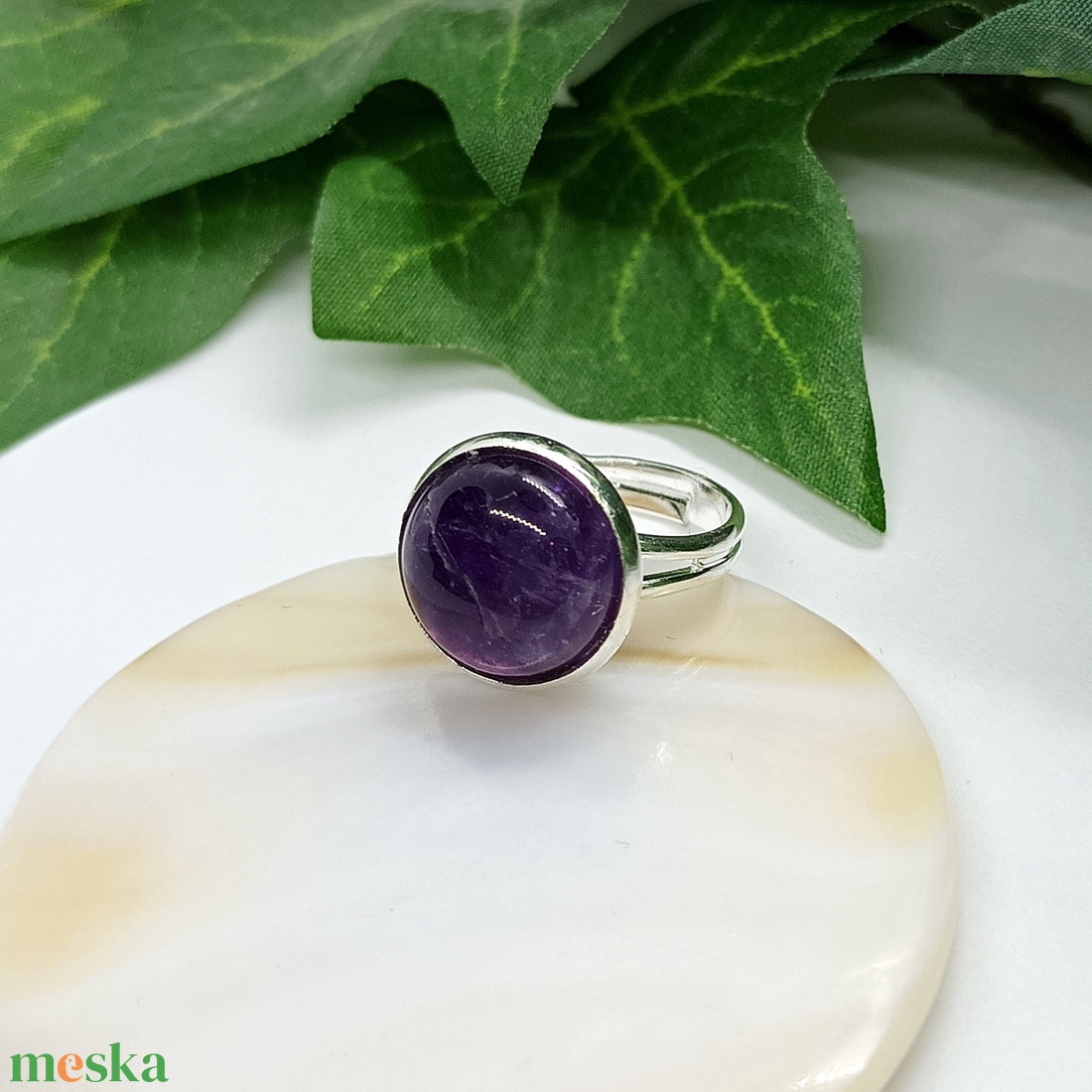 Ametiszt ásvány kaboson gyűrű  - ékszer - gyűrű - statement gyűrű - Meska.hu