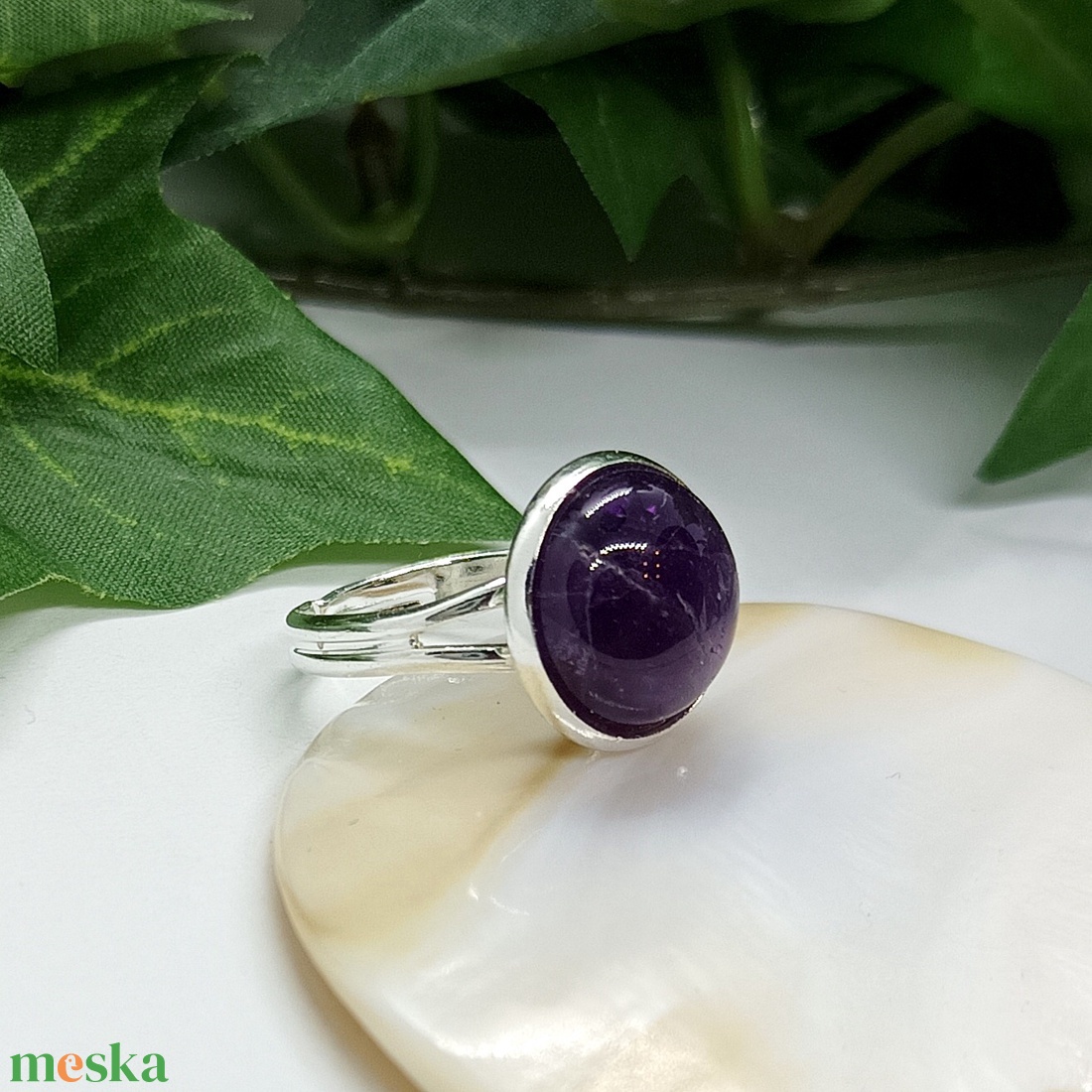 Ametiszt ásvány kaboson gyűrű  - ékszer - gyűrű - statement gyűrű - Meska.hu