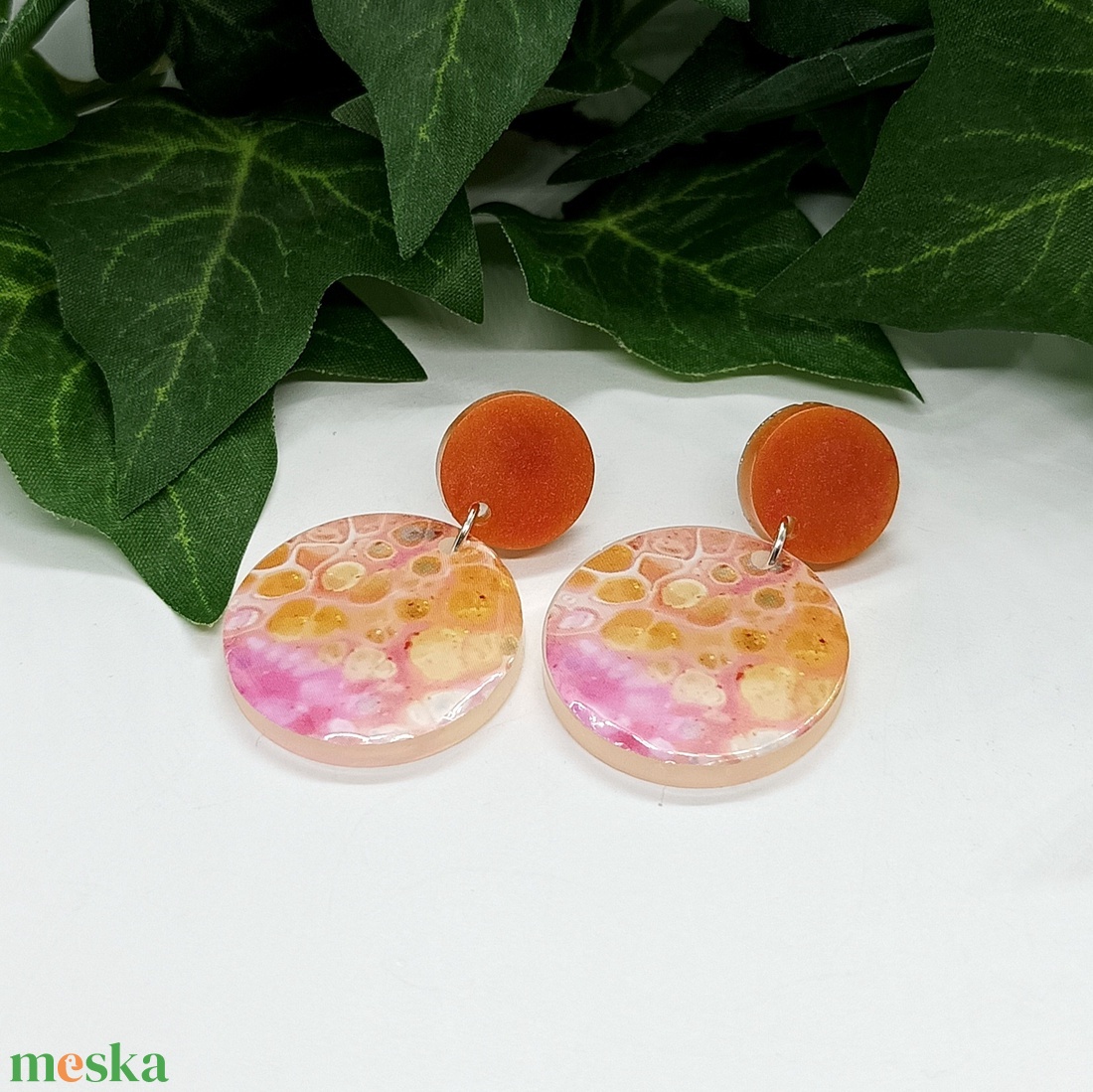 Márvány mintás műgyanta beszúrós fülbevaló  - ékszer - fülbevaló - lógó fülbevaló - Meska.hu