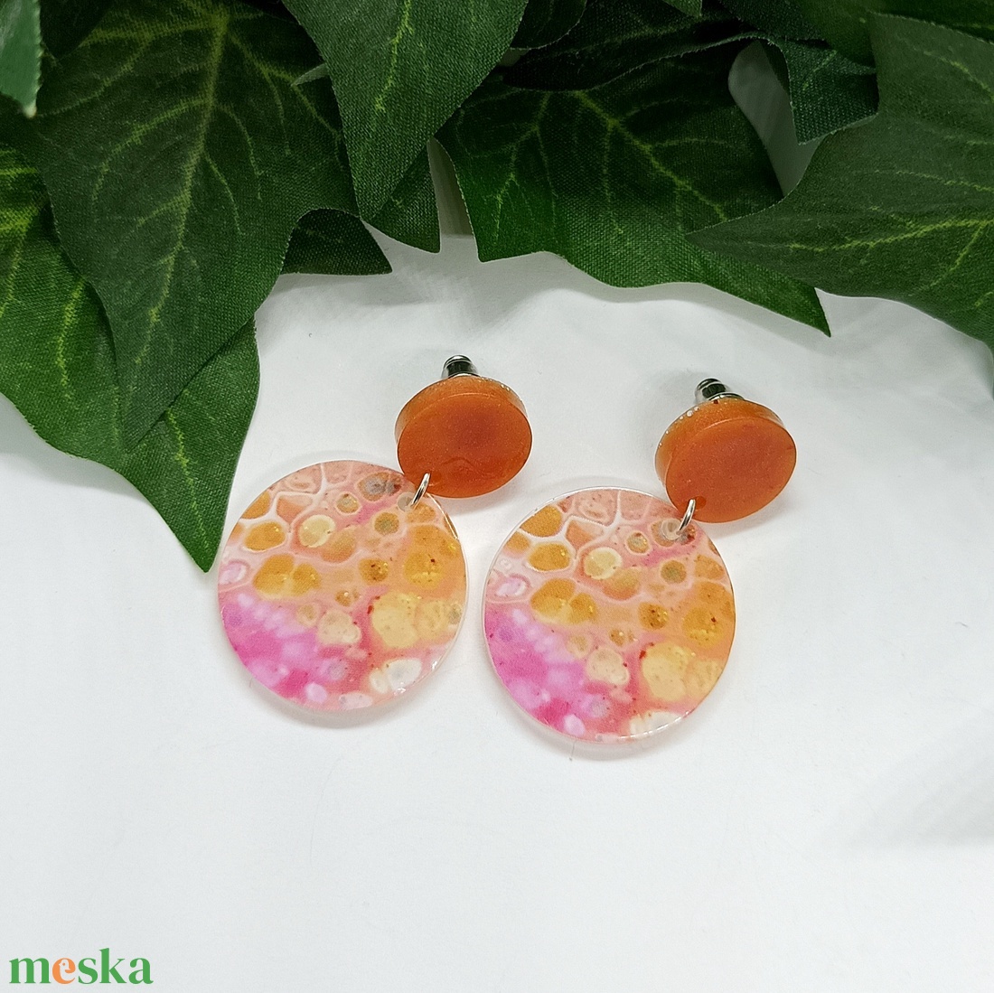 Márvány mintás műgyanta beszúrós fülbevaló  - ékszer - fülbevaló - lógó fülbevaló - Meska.hu