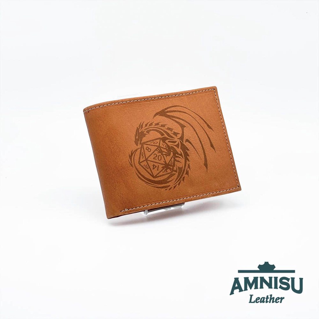 Világos barna d20 sárkányos férfi bőr pénztárca ABH1021-d20sar - táska & tok - pénztárca & más tok - pénztárca - férfi pénztárca - Meska.hu