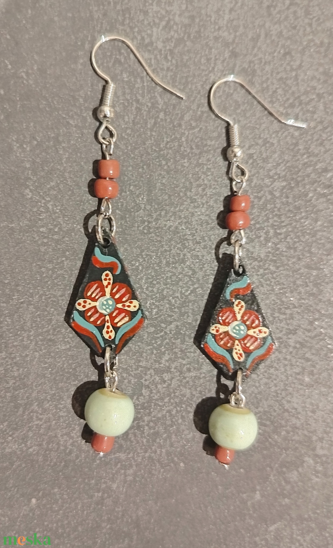 Virágos festett fülbevaló  - ékszer - fülbevaló - lógó fülbevaló - Meska.hu Virágos festett fülbevaló  - ékszer - fülbevaló - lógó fülbevaló - Meska.hu