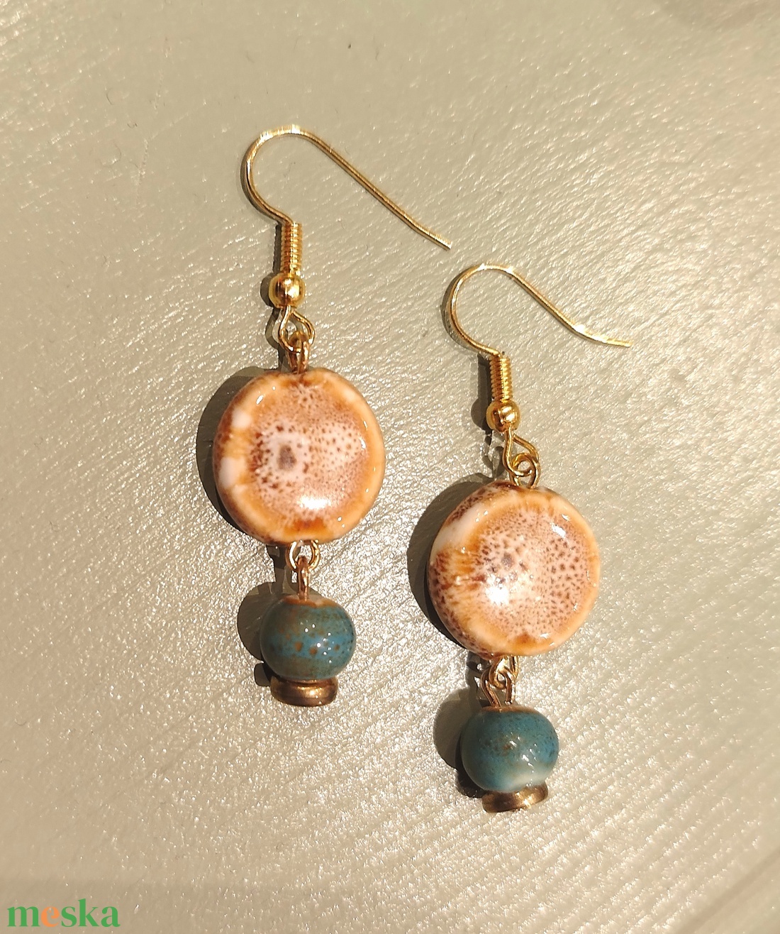 Lógós fülbevaló gyöngyökkel - ékszer - fülbevaló - lógó fülbevaló - Meska.hu Lógós fülbevaló gyöngyökkel - ékszer - fülbevaló - lógó fülbevaló - Meska.hu