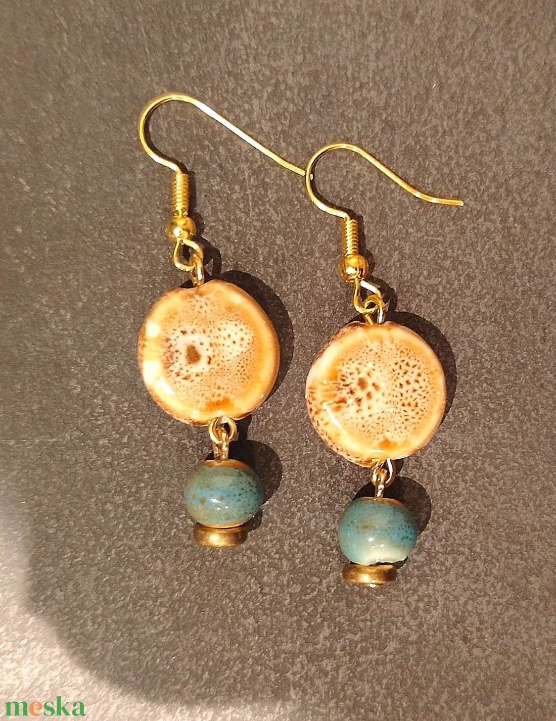 Lógós fülbevaló gyöngyökkel - ékszer - fülbevaló - lógó fülbevaló - Meska.hu Lógós fülbevaló gyöngyökkel - ékszer - fülbevaló - lógó fülbevaló - Meska.hu