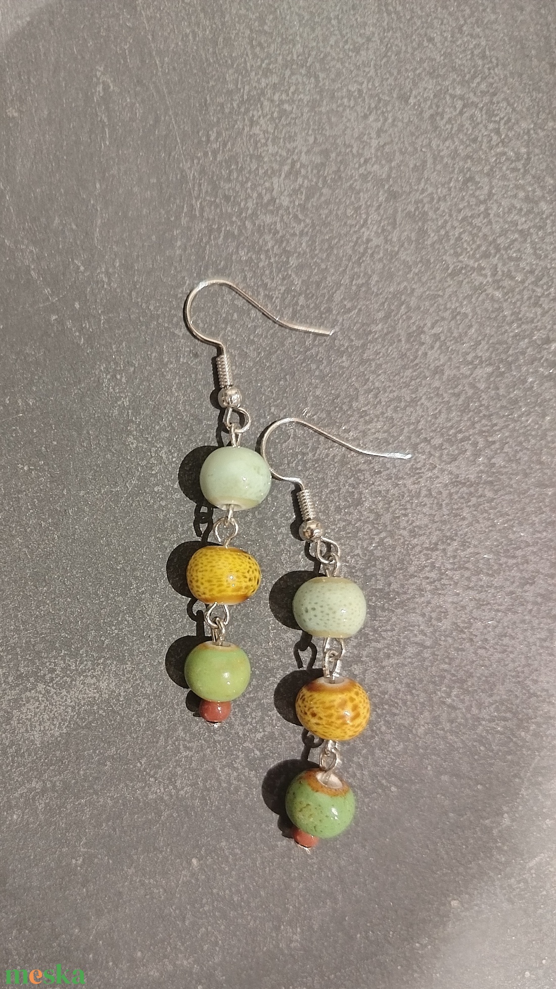 Lógós fülbevaló gyöngyökkel - ékszer - fülbevaló - lógó fülbevaló - Meska.hu Lógós fülbevaló gyöngyökkel - ékszer - fülbevaló - lógó fülbevaló - Meska.hu