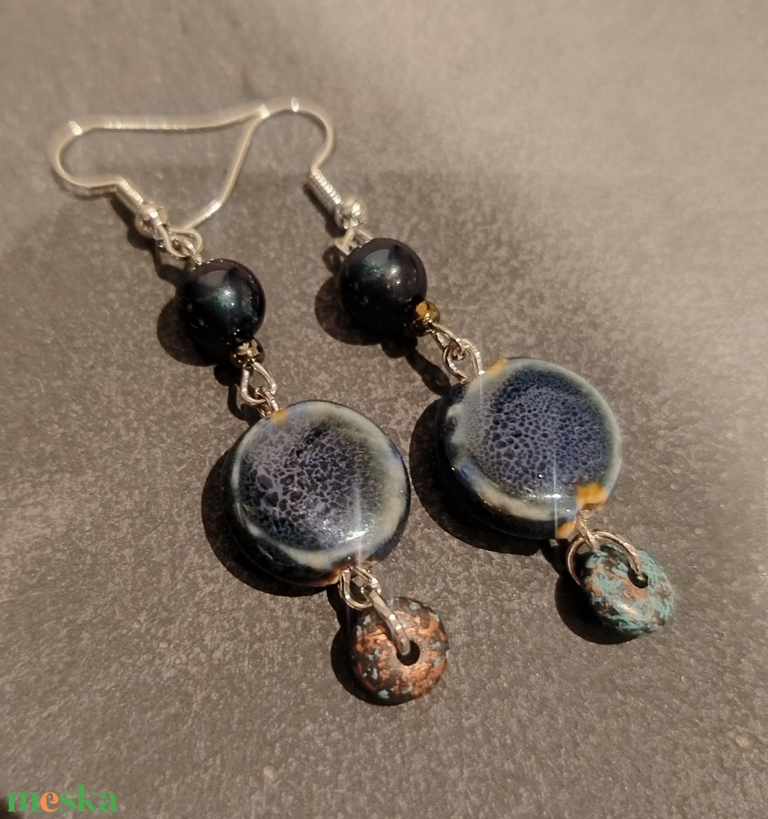 Lógós fülbevaló gyöngyökkel - ékszer - fülbevaló - lógó fülbevaló - Meska.hu Lógós fülbevaló gyöngyökkel - ékszer - fülbevaló - lógó fülbevaló - Meska.hu