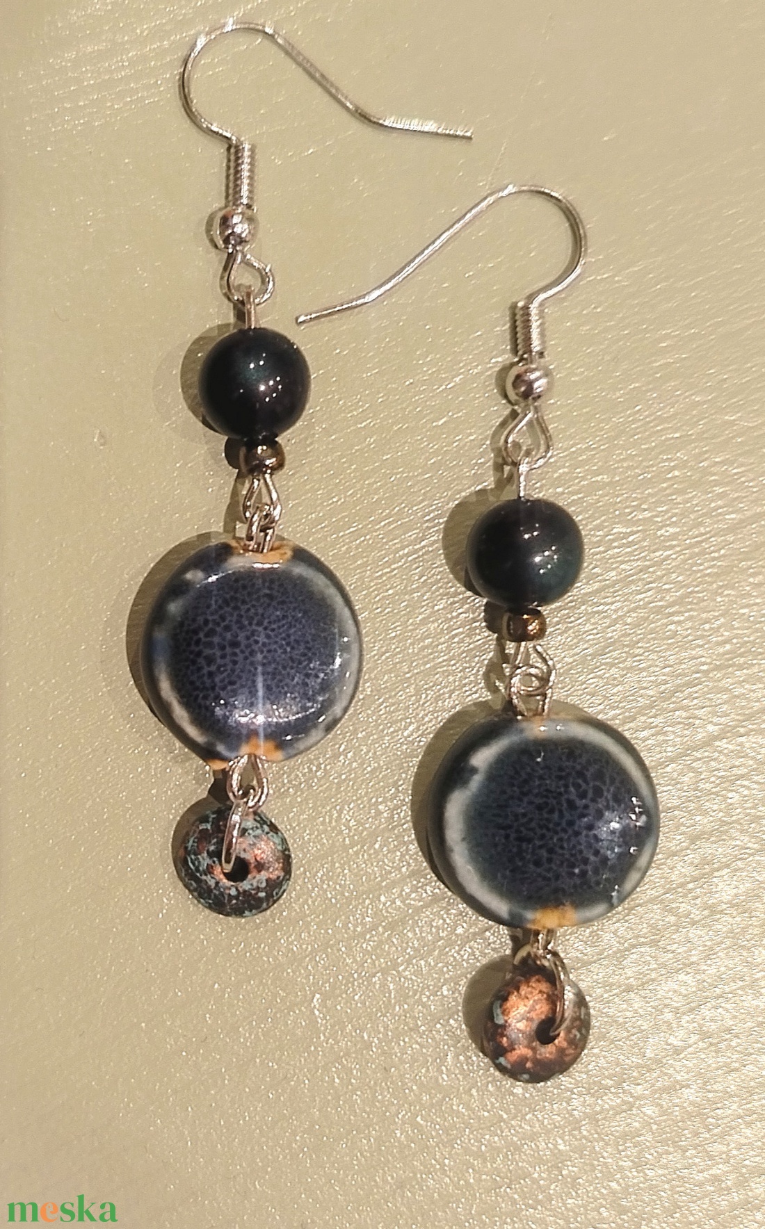 Lógós fülbevaló gyöngyökkel - ékszer - fülbevaló - lógó fülbevaló - Meska.hu Lógós fülbevaló gyöngyökkel - ékszer - fülbevaló - lógó fülbevaló - Meska.hu