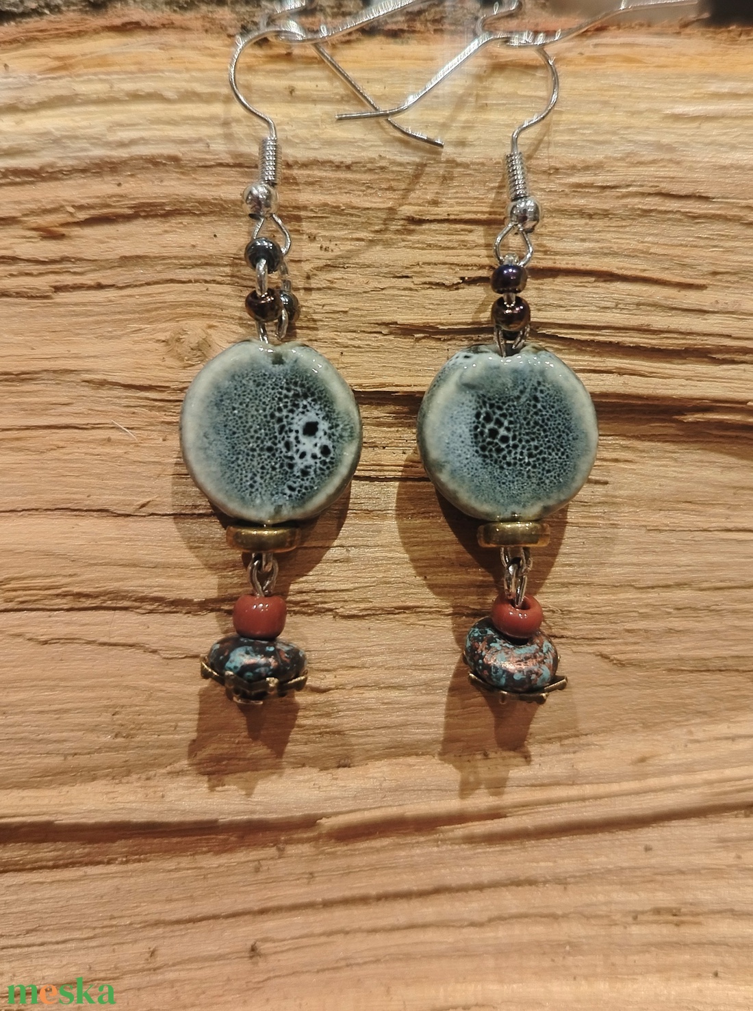 Lógós fülbevaló gyöngyökkel - ékszer - fülbevaló - lógó fülbevaló - Meska.hu Lógós fülbevaló gyöngyökkel - ékszer - fülbevaló - lógó fülbevaló - Meska.hu