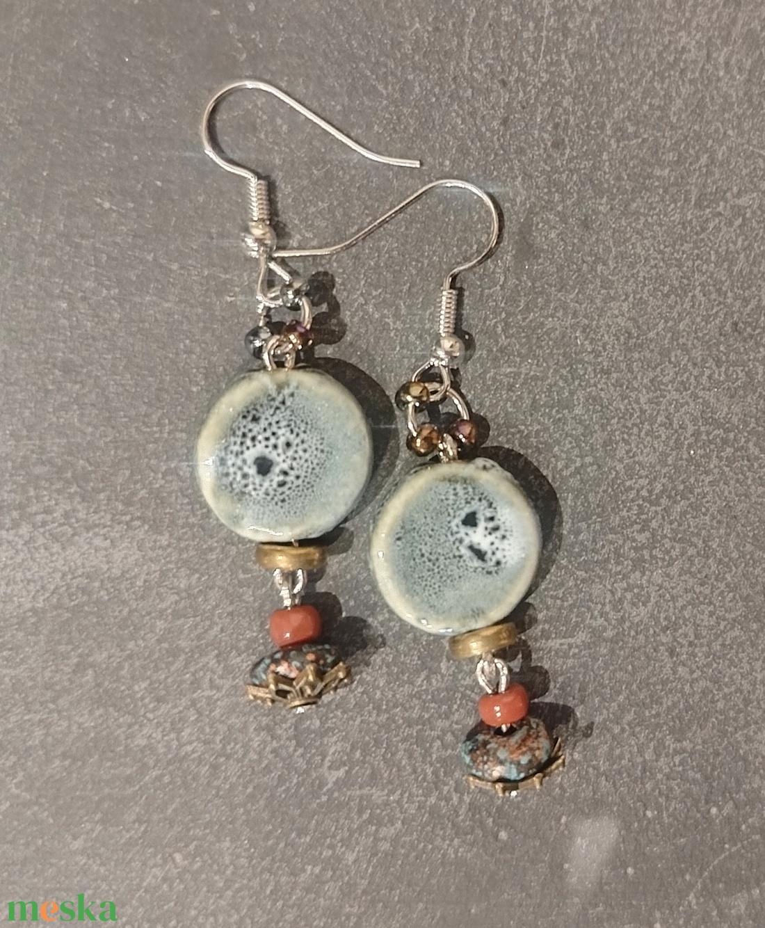 Lógós fülbevaló gyöngyökkel - ékszer - fülbevaló - lógó fülbevaló - Meska.hu Lógós fülbevaló gyöngyökkel - ékszer - fülbevaló - lógó fülbevaló - Meska.hu