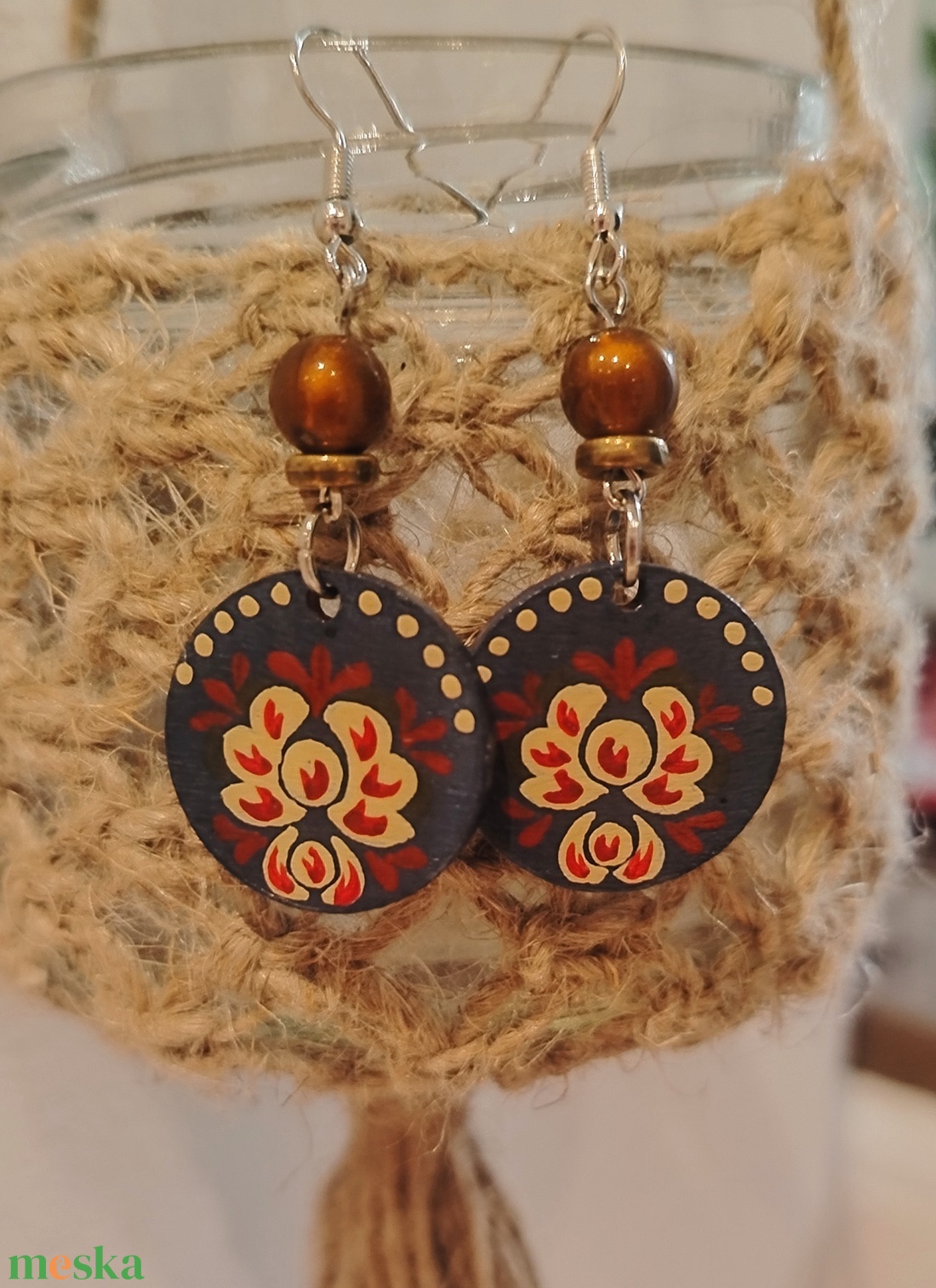Virágos festett fülbevaló  - ékszer - fülbevaló - lógós kerek fülbevaló - Meska.hu Virágos festett fülbevaló  - ékszer - fülbevaló - lógós kerek fülbevaló - Meska.hu