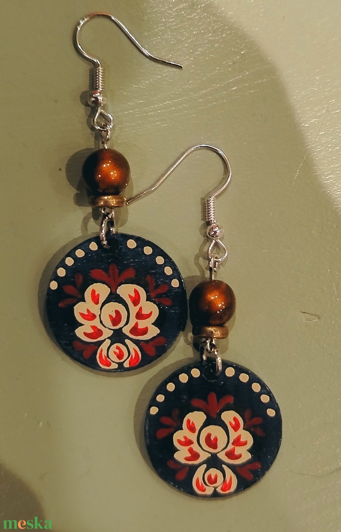 Virágos festett fülbevaló  - ékszer - fülbevaló - lógós kerek fülbevaló - Meska.hu Virágos festett fülbevaló  - ékszer - fülbevaló - lógós kerek fülbevaló - Meska.hu