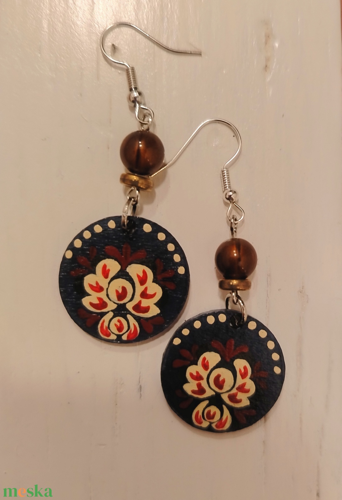 Virágos festett fülbevaló  - ékszer - fülbevaló - lógós kerek fülbevaló - Meska.hu Virágos festett fülbevaló  - ékszer - fülbevaló - lógós kerek fülbevaló - Meska.hu