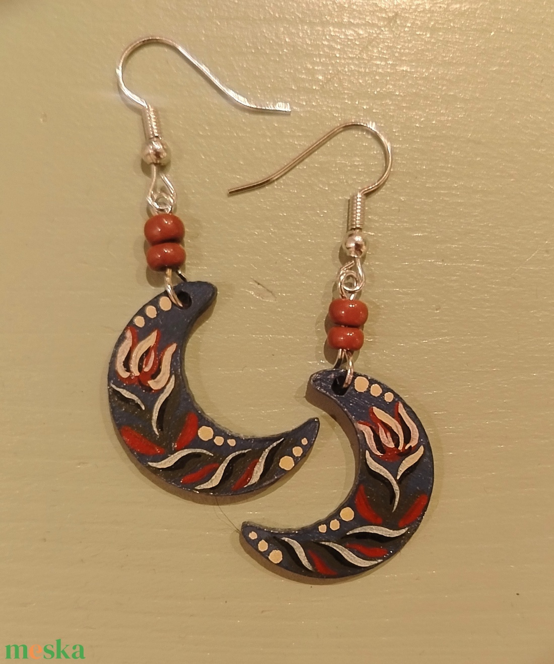 Virágos festett fülbevaló  - ékszer - fülbevaló - lógós kerek fülbevaló - Meska.hu Virágos festett fülbevaló  - ékszer - fülbevaló - lógós kerek fülbevaló - Meska.hu