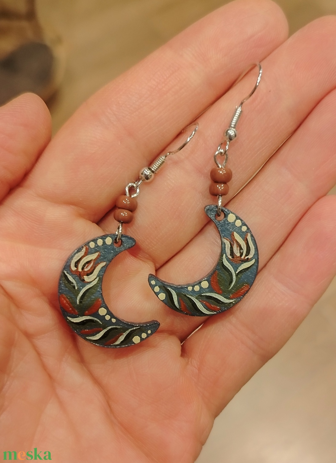 Virágos festett fülbevaló  - ékszer - fülbevaló - lógós kerek fülbevaló - Meska.hu Virágos festett fülbevaló  - ékszer - fülbevaló - lógós kerek fülbevaló - Meska.hu