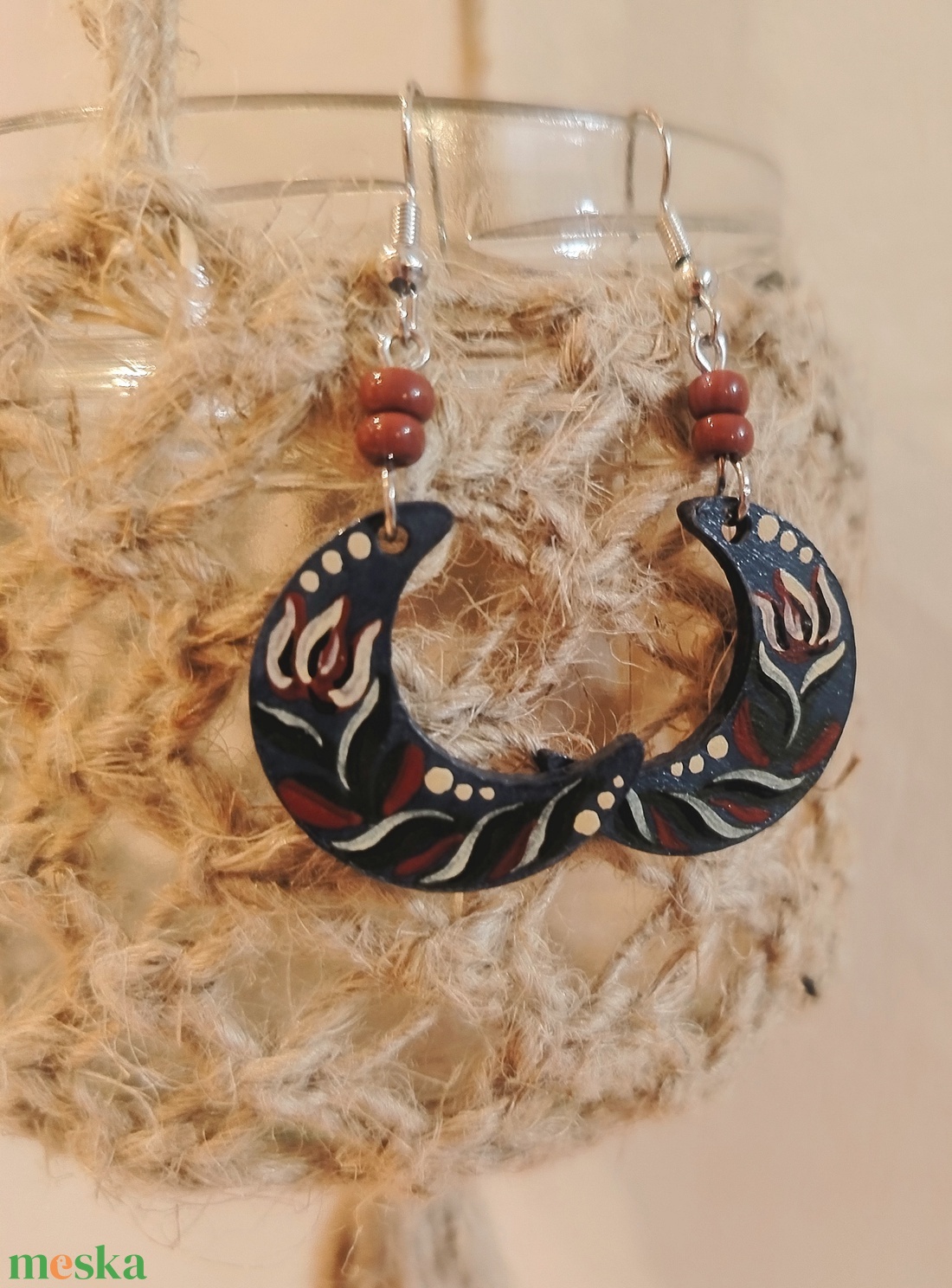 Virágos festett fülbevaló  - ékszer - fülbevaló - lógós kerek fülbevaló - Meska.hu Virágos festett fülbevaló  - ékszer - fülbevaló - lógós kerek fülbevaló - Meska.hu