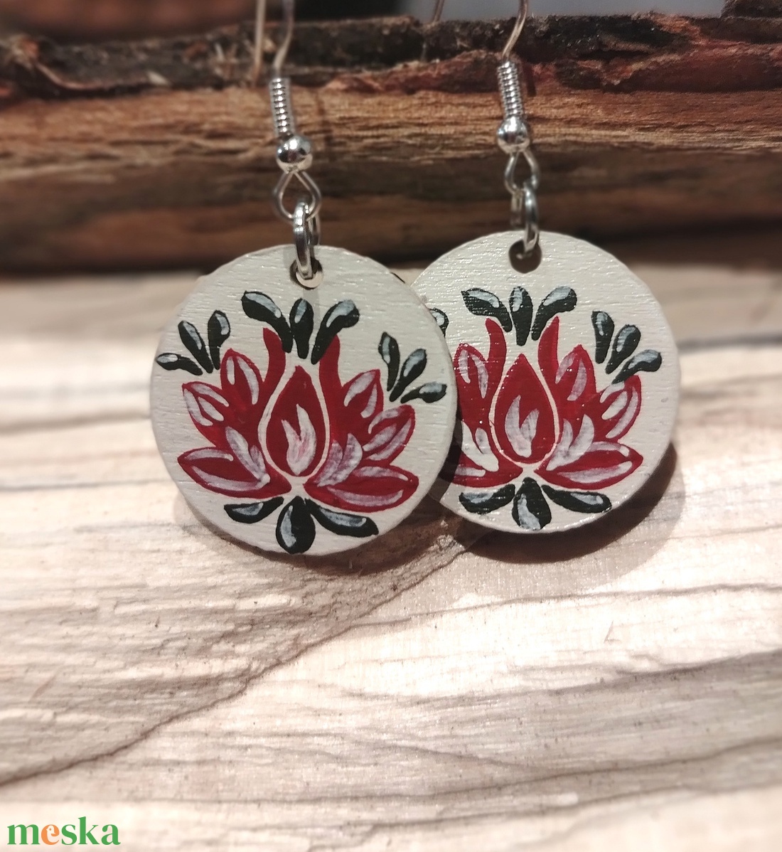 Virágos festett fülbevaló  - ékszer - fülbevaló - lógós kerek fülbevaló - Meska.hu