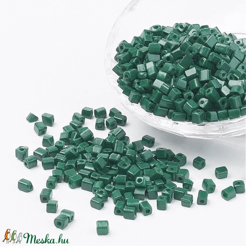 Szögletes gyöngy (31. minta/15 g) - gyöngyház sötétzöld - gyöngy, ékszerkellék - Meska.hu Szögletes gyöngy (31. minta/15 g) - gyöngyház sötétzöld - gyöngy, ékszerkellék - Meska.hu
