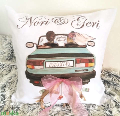 Egyedi retro skodás esküvői ajándék párna névvel és dátummal, névre szóló nászajándék, huzat+belső párna (EVYHomeDecor) Meska.hu Egyedi retro skodás esküvői ajándék párna névvel és dátummal, névre szóló nászajándék, huzat+belső párna (EVYHomeDecor) Meska.hu