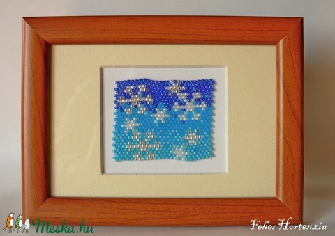 Hópelyhek gyöngyszövéses kép (11,5x15,5 cm) - kitámasztós - otthon & lakás - dekoráció - kép & falikép - Meska.hu Hópelyhek gyöngyszövéses kép (11,5x15,5 cm) - kitámasztós - otthon & lakás - dekoráció - kép & falikép - Meska.hu