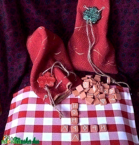 Rovásrakó szókirakó társasjáték - játék & gyerek - társasjáték & puzzle - Meska.hu Rovásrakó szókirakó társasjáték - játék & gyerek - társasjáték & puzzle - Meska.hu