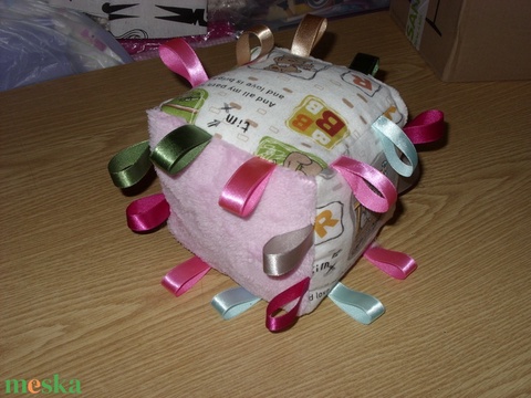 Me to You macis csörgős puha baba kocka 13 x 13 cm 100% pamut Baba kézbe - játék & gyerek - 3 éves kor alattiaknak - babakocka - Meska.hu Me to You macis csörgős puha baba kocka 13 x 13 cm 100% pamut Baba kézbe - játék & gyerek - 3 éves kor alattiaknak - babakocka - Meska.hu