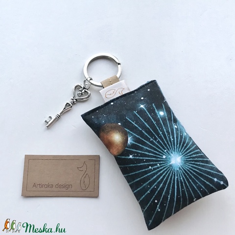 Űrhajó mintás egyedi kulcstartó prémium textilből kis vintage kulcs medállal - Artiroka design - táska & tok - kulcstartó & táskadísz - Meska.hu Űrhajó mintás egyedi kulcstartó prémium textilből kis vintage kulcs medállal - Artiroka design - táska & tok - kulcstartó & táskadísz - Meska.hu