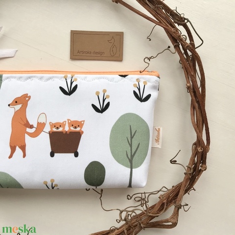 Róka Mama a kis rókákkal - neszesszer, tolltartó, szemüvegtok vagy irattartó prémium pamut textilből - Artiroka design - táska & tok - neszesszer - Meska.hu Róka Mama a kis rókákkal - neszesszer, tolltartó, szemüvegtok vagy irattartó prémium pamut textilből - Artiroka design - táska & tok - neszesszer - Meska.hu