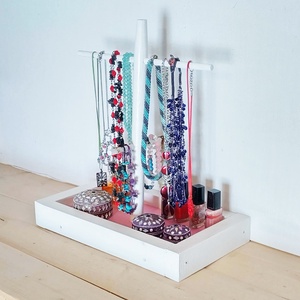 Ékszertartó állvány, Ékszer, Ékszertartó, Ékszertartó állvány, Famegmunkálás, Ékszertartó állvány, festett, lakkozott fenyő, 35 x 20 x 39 cm. 5300 Ft, MESKA