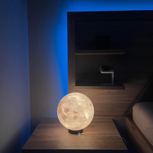 Hold éjjeli lampa, Otthon & Életmód, Lámpa, Hangulatlámpa, Mindenmás, Holdas éjjeli lámpa
Méret: 19cm 
Talp kérhető bármilyen színnel, illetve egyedi szöveggel is. 
USB-..., MESKA