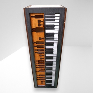 Lézervágott, kézműves bortartó zongora mintával, a bor és a zene szerelmeseinek - Meska.hu