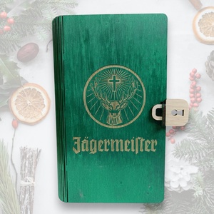 Lézervágott Jgermeister Tartó Ajándékdoboz, Könyv Formában (16x8x26 cm), Otthon & Életmód, Konyhafelszerelés, tálalás, Italos kellékek, Italtartó, Famegmunkálás, MESKA