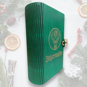 Lézervágott Jgermeister Tartó Ajándékdoboz, Könyv Formában (16x8x26 cm) - otthon & életmód - konyhafelszerelés, tálalás - italos kellékek - italtartó - Meska.hu